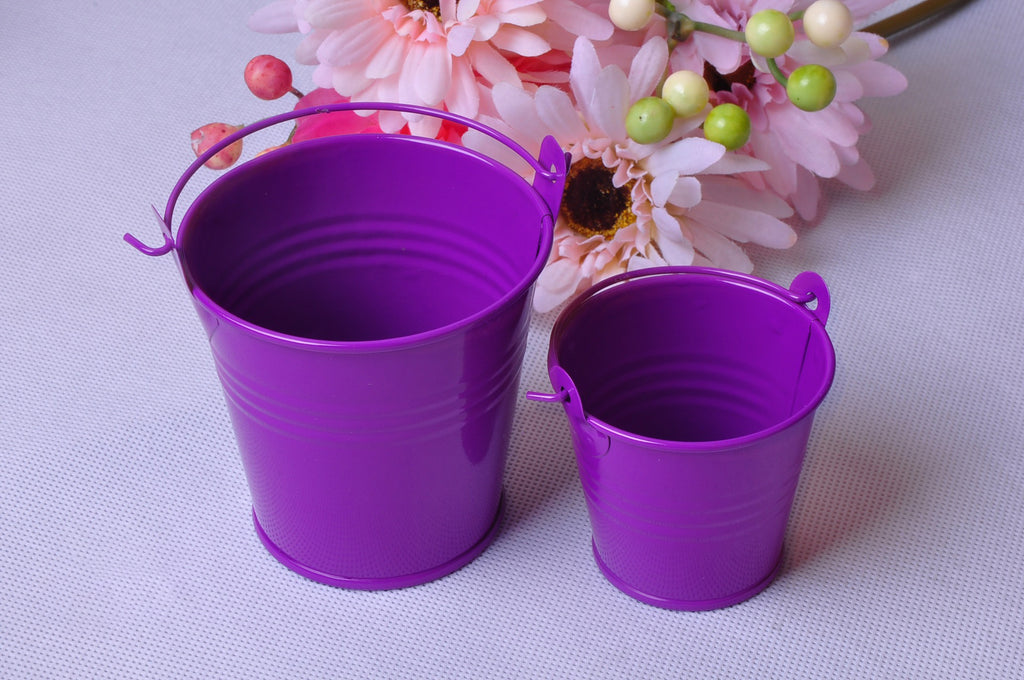 Petit pot en fer-blanc coloré
