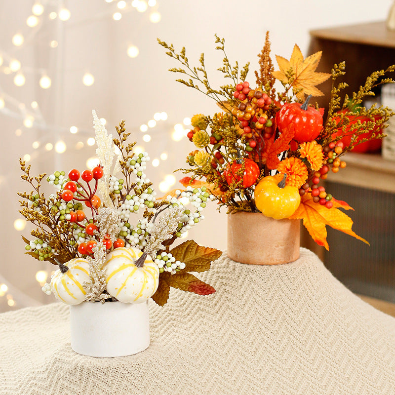 Décoration d'automne, feuilles et citrouille en pot