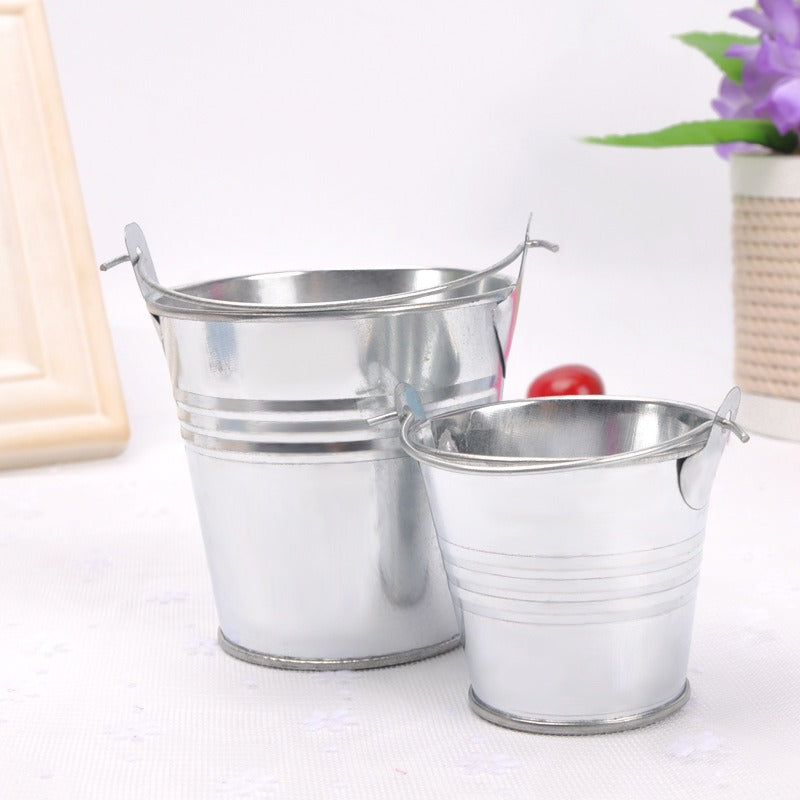 Petit pot en fer-blanc coloré
