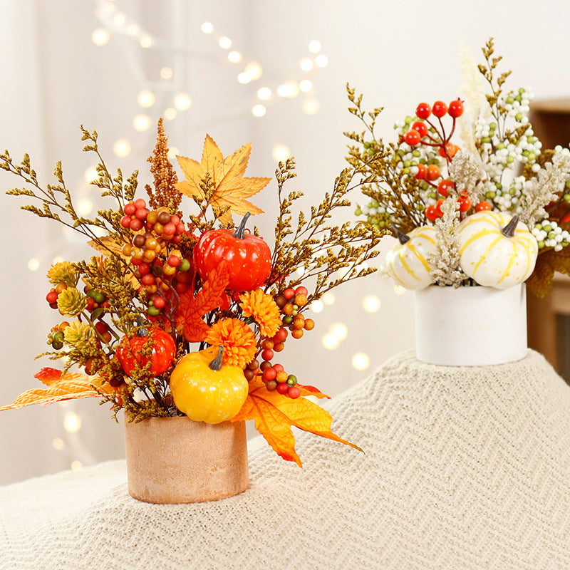 Décoration d'automne, feuilles et citrouille en pot